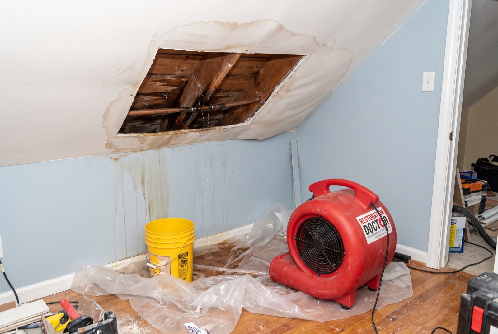 Emergency response to an active ceiling leak in a high-rise condo unit with containment and extraction